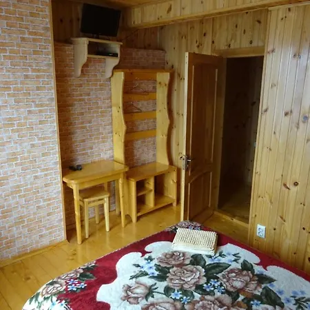 біля лісу апартименти з трьома спальнями * Slavske