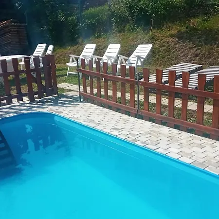 біля лісу апартименти з трьома спальнями Apartment Slavske