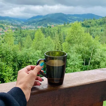 біля лісу апартименти з трьома спальнями *