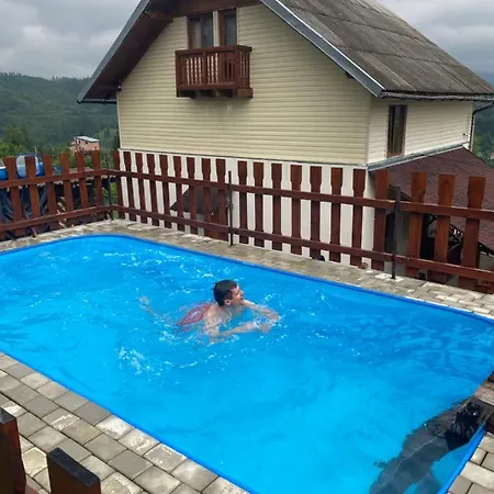 біля лісу апартименти з трьома спальнями * Slavske