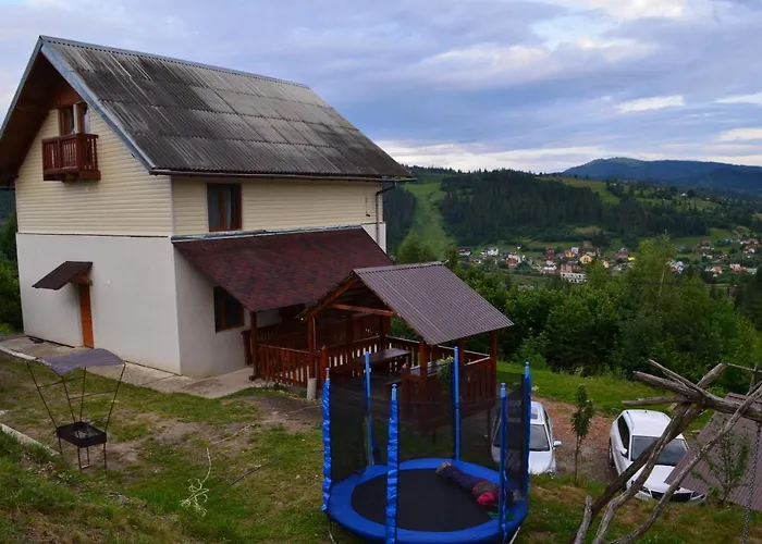 біля лісу апартименти з трьома спальнями Apartment Slavske